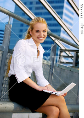 woman with laptop 7364333