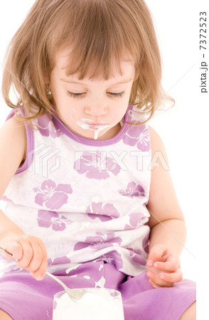 little girl with yogurt 7372523