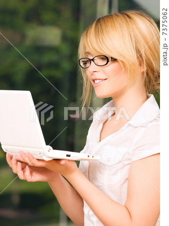 office girl with laptop computer 7375062