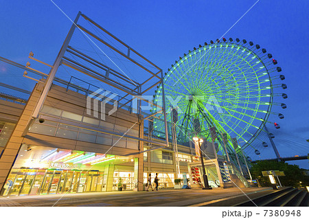 天保山マーケットププレイスと観覧車 7380948