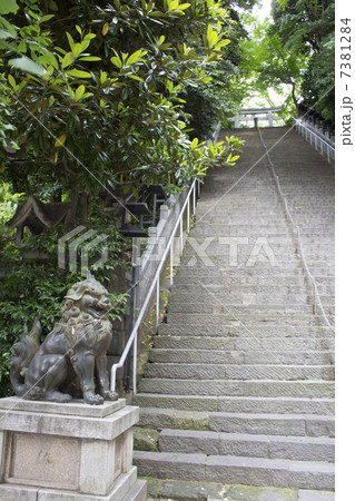 愛宕神社、出世の石段と彫像 7381284