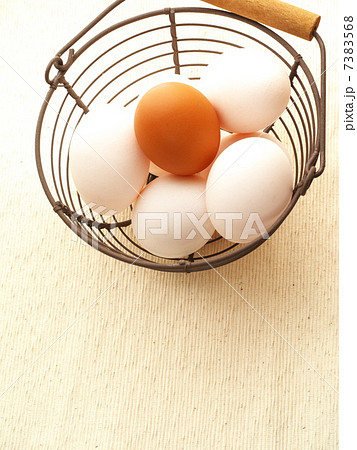 カゴの中のタマゴ 7383568