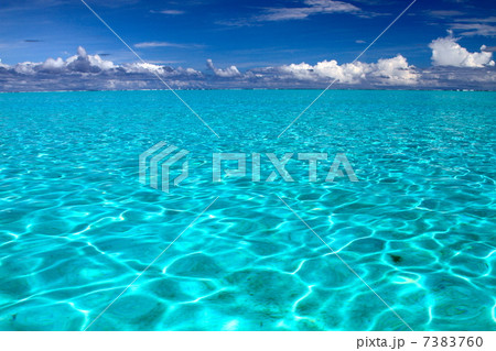 ボラボラ島の美しいラグーン ボラボラ島の美しいラグーン 7383760