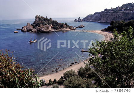 シチリア　タオルミーナの海岸　 7384746