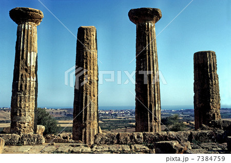 シチリアの古代ギリシャ神殿跡 7384759