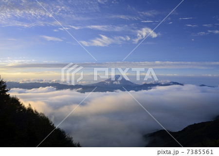富士山と雲海 7385561