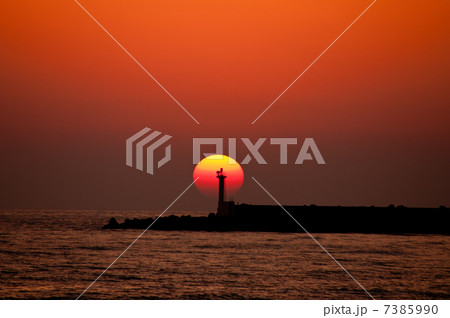 灯台と夕日 7385990