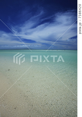 沖縄　竹富島のコンドイビーチ 7386420