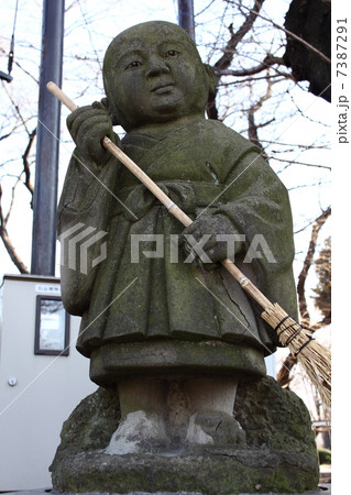 箒を持つお地蔵様 箒を持つお地蔵様 7387291