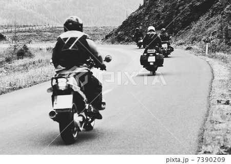 Bikers travel 7390209