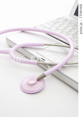 ノートパソコンと聴診器 ノートパソコンと聴診器 7396466