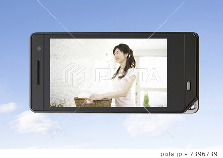 洗濯をする女性 洗濯をする女性 7396739