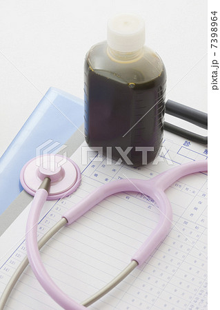 薬と聴診器 7398964