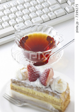 紅茶とショートケーキ 7399275