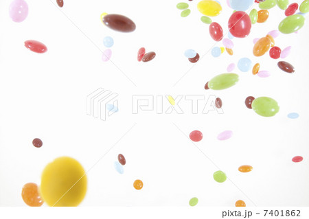 飛び上がるチョコレート 7401862