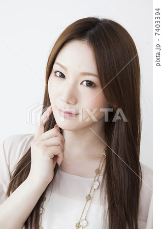 ロングヘアーの女性 ロングヘアーの女性 7403394
