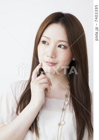 ロングヘアーの女性 7403395