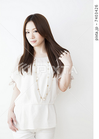 ロングヘアーの女性 7403426