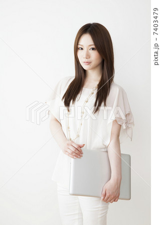 ロングヘアーの女性 ロングヘアーの女性 7403479