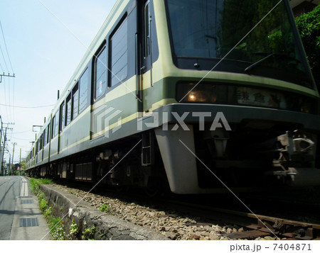 江ノ電 稲村ヶ崎駅付近 江ノ電 稲村ヶ崎駅付近 7404871