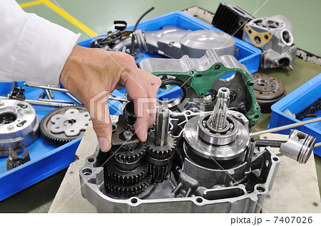 バイクエンジンの整備 バイクエンジンの整備 7407026