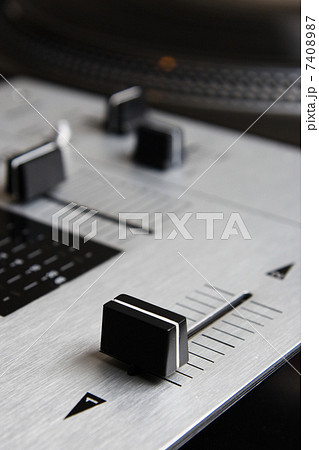 Crossfader of mixing controller 7408987