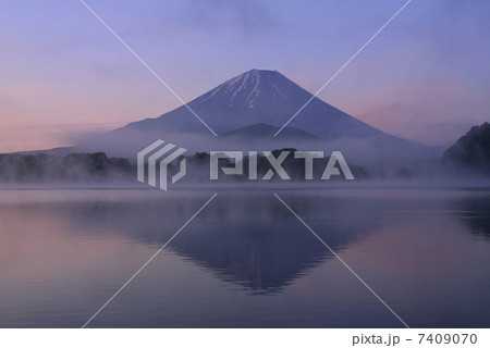 朝靄の富士山 朝靄の富士山 7409070