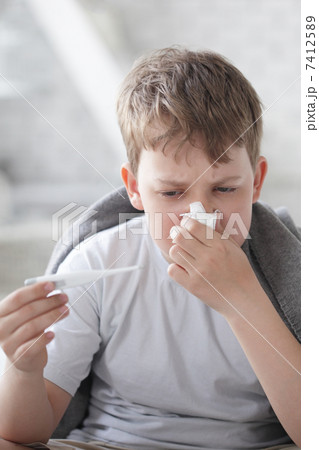 7412589