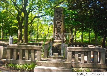 城中焼亡埋骨墳（大阪城公園／大阪府大阪市中央区大阪城） 7412737