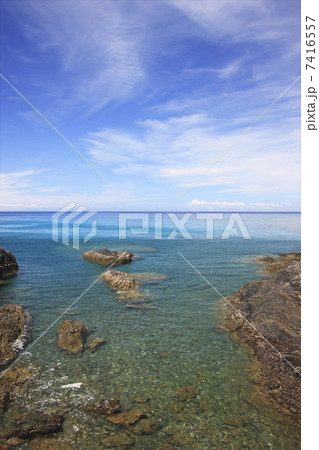 海と青空と磯 7416557