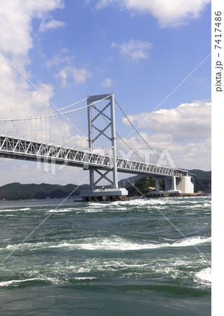 大鳴門橋と渦潮 7417486