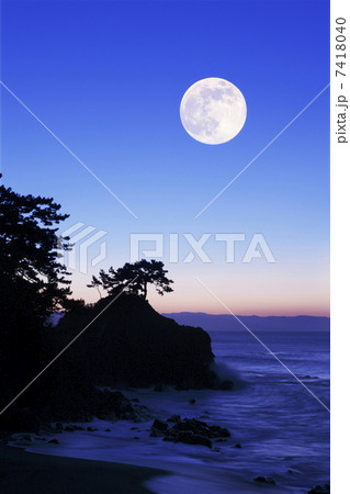 桂浜と月（合成） 7418040