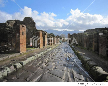 ポンペイ遺跡（ナポリ近郊） 7420720