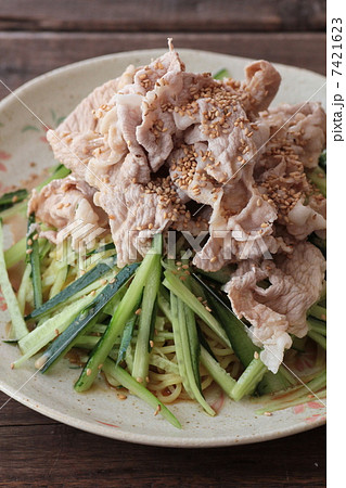 キュウリと豚肉の冷しゃぶラーメン　冷やしラーメン 7421623