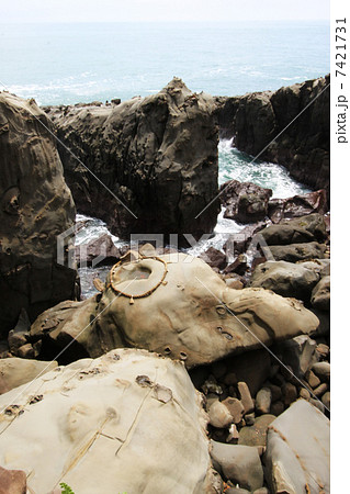 宮崎県日南市鵜戸神宮の運玉投げ場 7421731