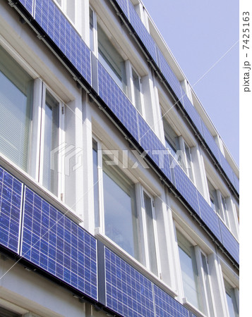 壁付け太陽光発電 7425163