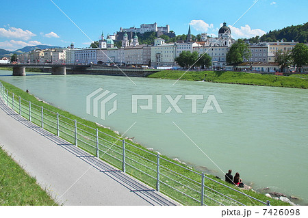 ザルツブルク新市街から旧市街を眺める 7426098