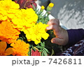花と子供 7426811