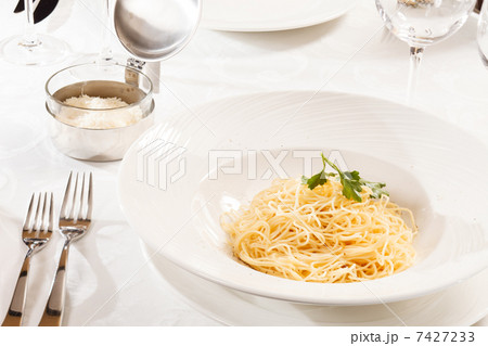pasta with cheese 7427233