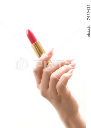 口紅を持つ女性 7429438