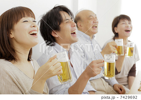 サンドイッチを食べる子供 7429692