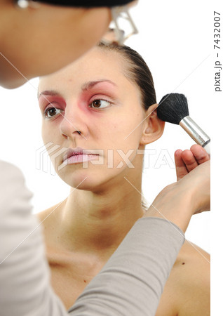 Putting on make up with brush 7432007