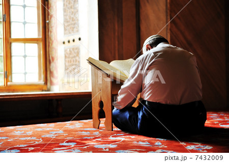 Prayer in mosque, reading Koran 7432009