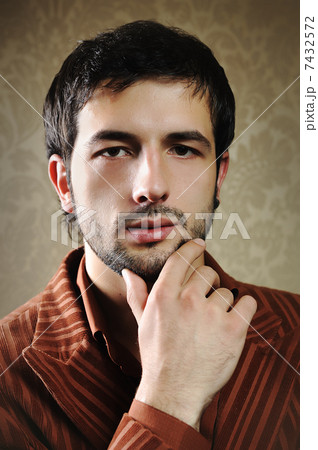 Young fashionable stylish man with a short beard posing 7432572