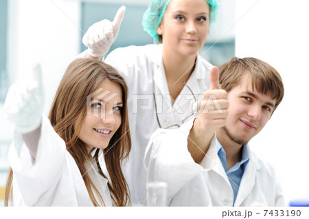 Successful teamwork inside the lab, research, young experts 7433190