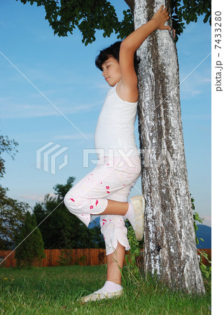 Beautiful green place and children activities Beautiful green place and children activities 7433280