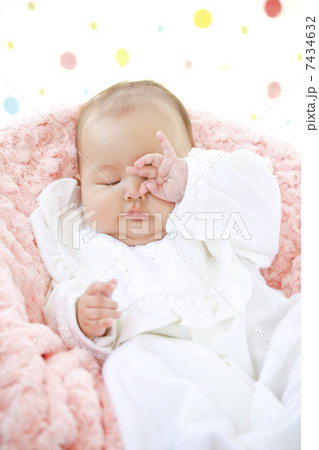 三ヶ月の赤ちゃん 7434632