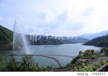 初夏の月山湖 大噴水 2013【寒河江ダム】 7435477