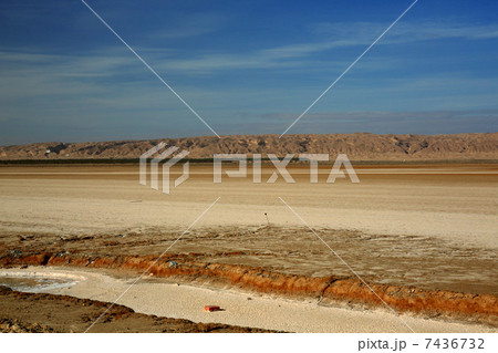 チュニジアの大塩湖 7436732