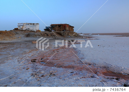 チュニジアの大塩湖 7436764